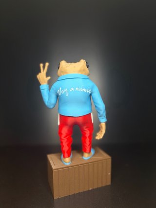 Figura Sapo Bad Bunny Debi Tirar Mas Fotos
