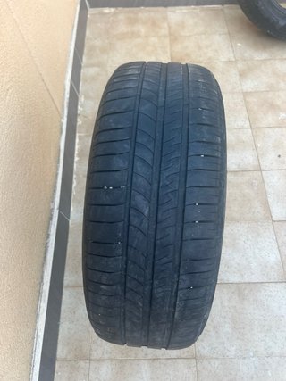 Rueda Michelin 205/55 R16 casi nueva
