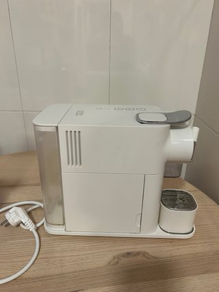 Cafetera Nespresso De'Longhi Lattissima One Blanca