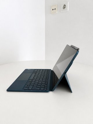 Lenovo Yoga Tab Plus con teclado y lápiz