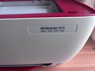 Impresora HP Blanca y Roja Hp Deskjet 3635