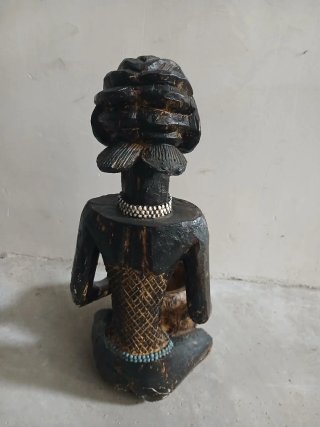 Figura de madera artesanal