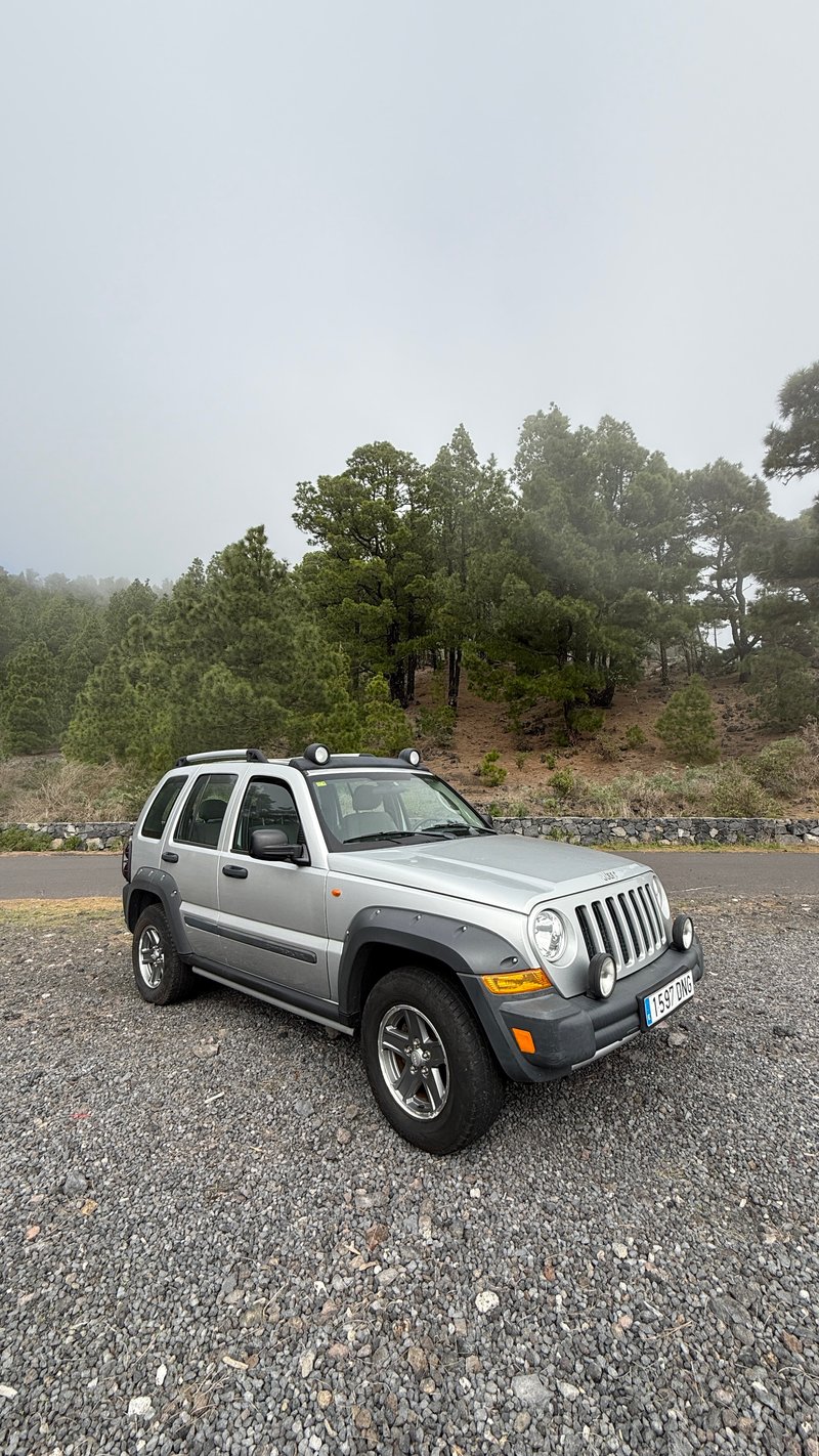 Jeep Cherokee - foto 1