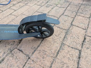 Patinete azul plegable