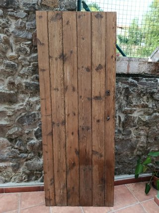 Puerta rústica madera antigua