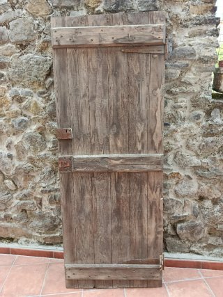 Puerta rústica madera antigua