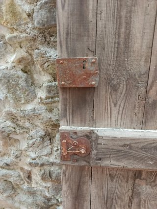Puerta rústica madera antigua
