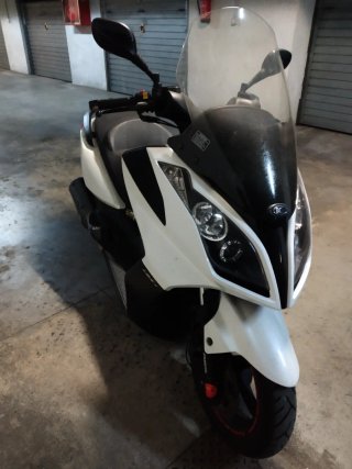 Moto 125 CC Maxi Scooter Blanca
