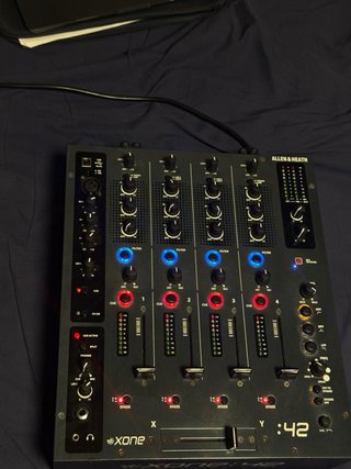 Allen & Heath Xone:42 + Traktor audio10+ 2 rca neo