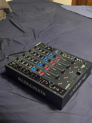 Allen & Heath Xone:42 + Traktor audio10+ 2 rca neo