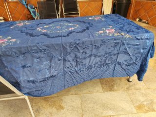 Colcha antigua floral azul y rosa