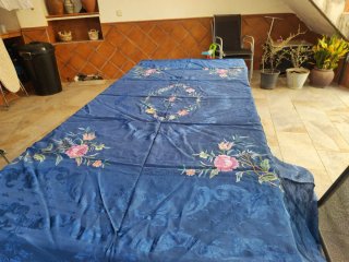 Colcha antigua floral azul y rosa