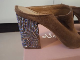 Tacones Alma en Pena Tachuelas Marrones
