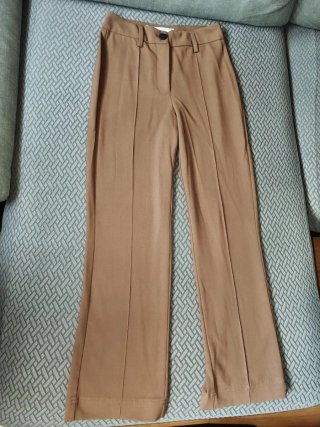 Pantalón de vestir Bershka marrón