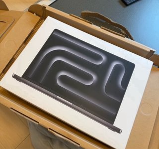 MacBook Pro M5 Max 14 48GB 2TB Nanotexture