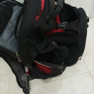 Mochila Swiss Gear Negra y Roja