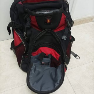 Mochila Swiss Gear Negra y Roja