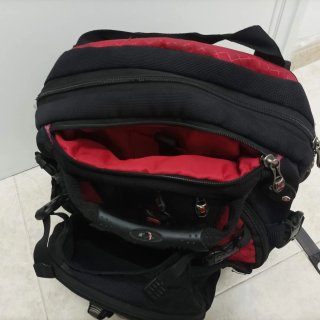 Mochila Swiss Gear Negra y Roja