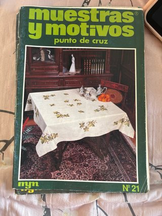 Libros Punto de cruz antiguos.
