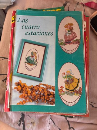 Libros Punto de cruz antiguos.