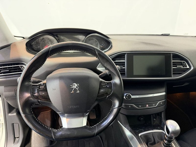 Peugeot 308 2017, foto 9