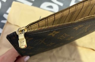 Pochette Louis Vuitton Marrón