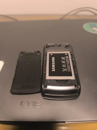 Móvil Samsung teclas + Cargador