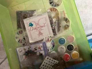 Carrito para uñas con cajones y soporte