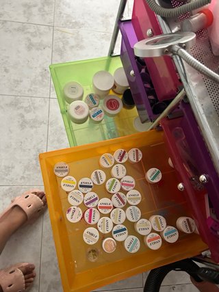Carrito para uñas con cajones y soporte