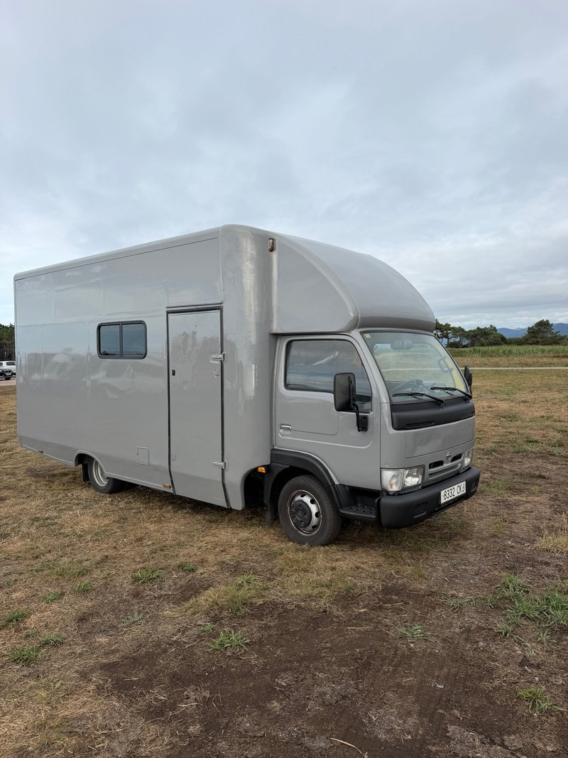 Nissan Cabstar 2003 - foto 1