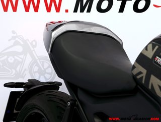 TRIUMPH TRIDENT 660 ¿A2?
