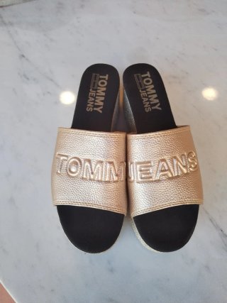 Sandalias cuña Tommy Jeans Doradas marca original