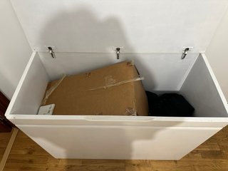 Baúl de madera blanco