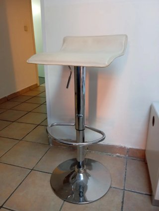 Banqueta blanca y Plateada