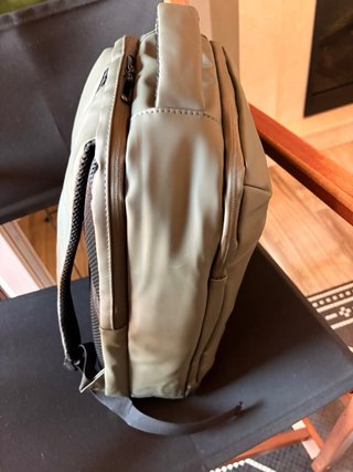 Mochila de viaje verde