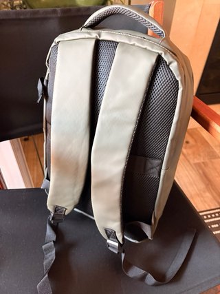 Mochila de viaje verde