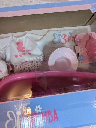 Muñeca Birimba con accesorios de baño