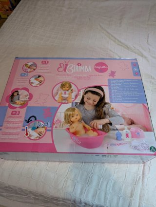 Muñeca Birimba con accesorios de baño