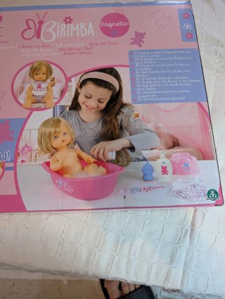 Muñeca Birimba con accesorios de baño