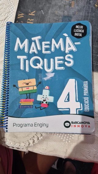 Se venden libros de texto de 4° de primaria