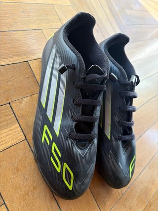 Botas fútbol niño Adidas F50 Talla 33.5