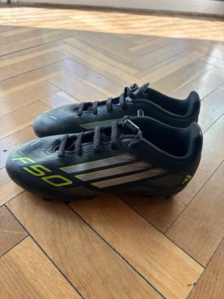 Botas fútbol niño Adidas F50 Talla 33.5