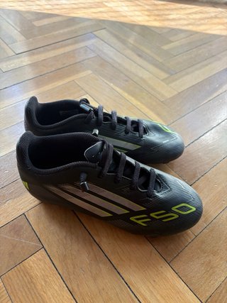Botas fútbol niño Adidas F50 Talla 33.5