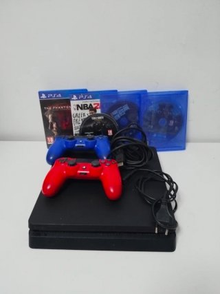 PS4 con 2 mandos y 5 juegos