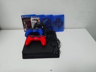 PS4 con 2 mandos y 5 juegos