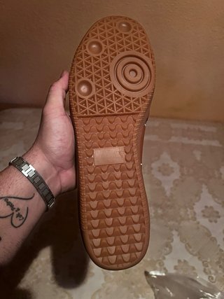 Zapatillas deportivas rojas y negras