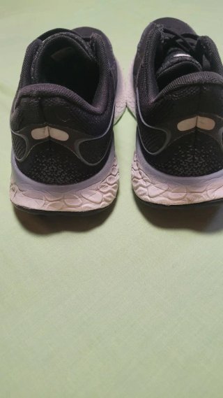 New Balance M1080 Talla 45.5 Zapatillas Usadas