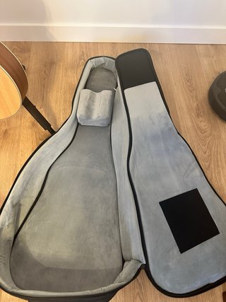 Guild OM-240E Guitarra Acústica