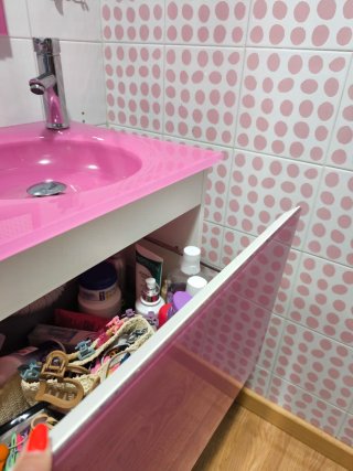 Mueble y espejo baño fucsia