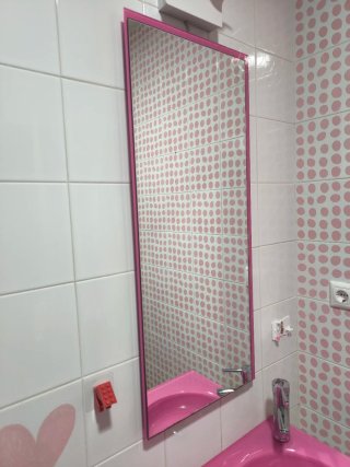 Mueble y espejo baño fucsia